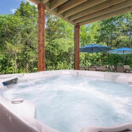 Premier Retreat With Hot Tub, Theater & Pool Table Villa Hollister Bagian luar foto