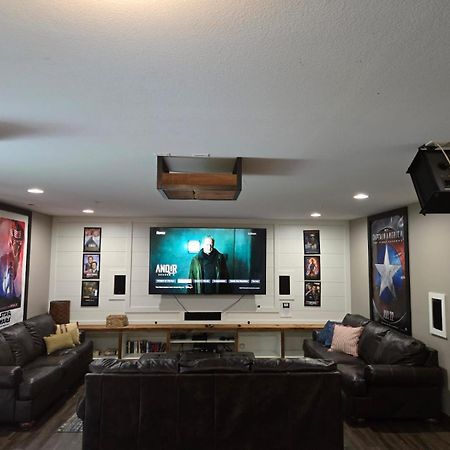 Premier Retreat With Hot Tub, Theater & Pool Table Villa Hollister Bagian luar foto