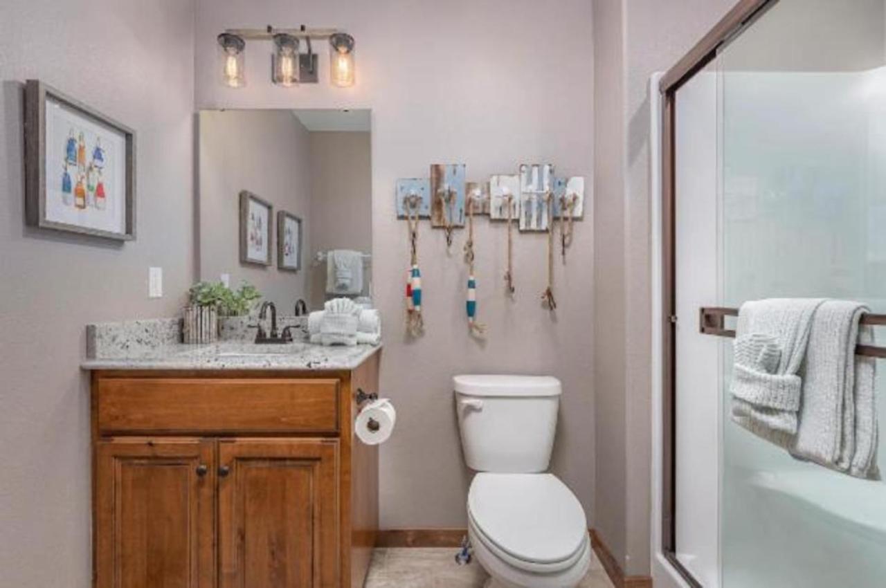 Premier Retreat With Hot Tub, Theater & Pool Table Villa Hollister Bagian luar foto