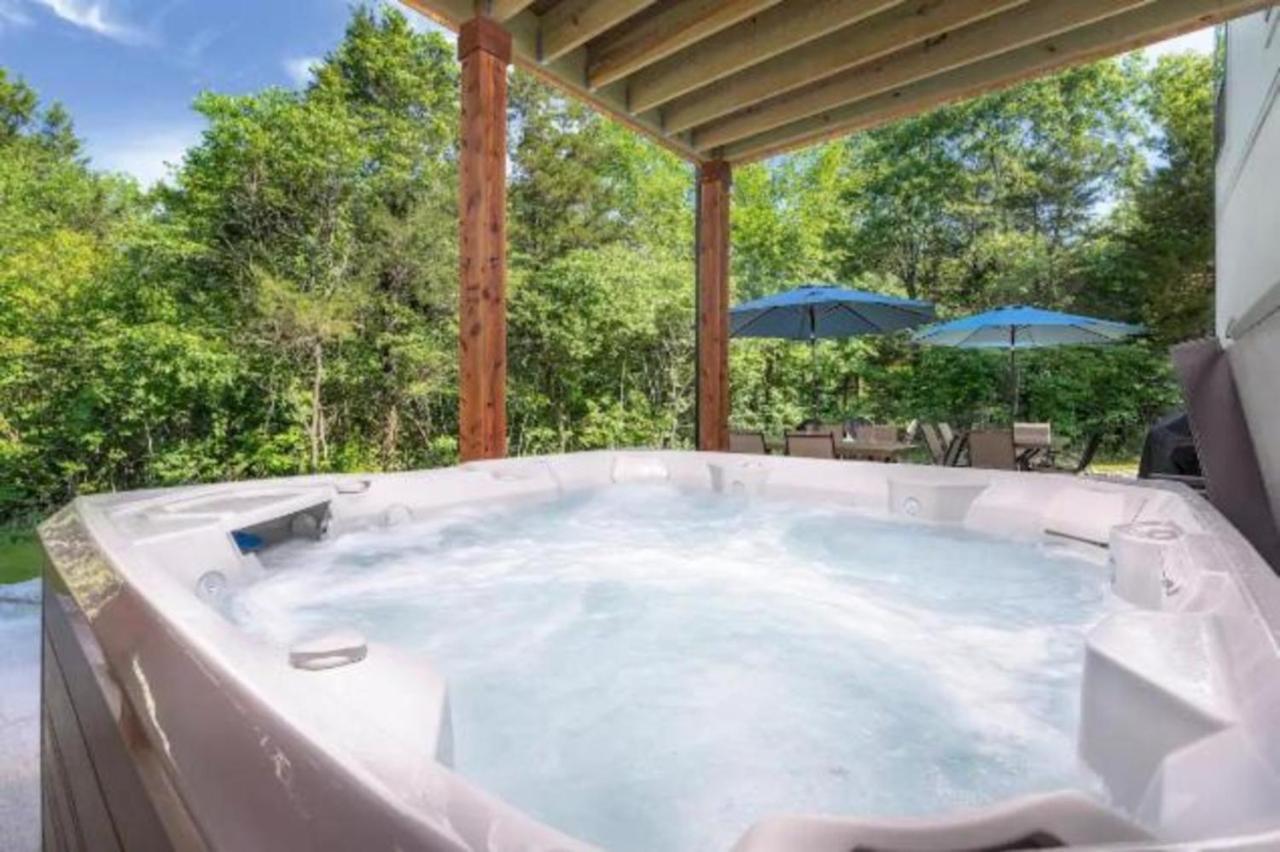 Premier Retreat With Hot Tub, Theater & Pool Table Villa Hollister Bagian luar foto