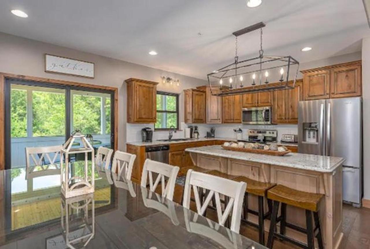Premier Retreat With Hot Tub, Theater & Pool Table Villa Hollister Bagian luar foto